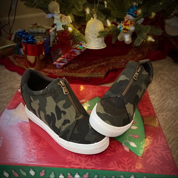 CLEARANCE-FIRM‼️5🌟Dex Camo Sneakers - Picture 7 of 7